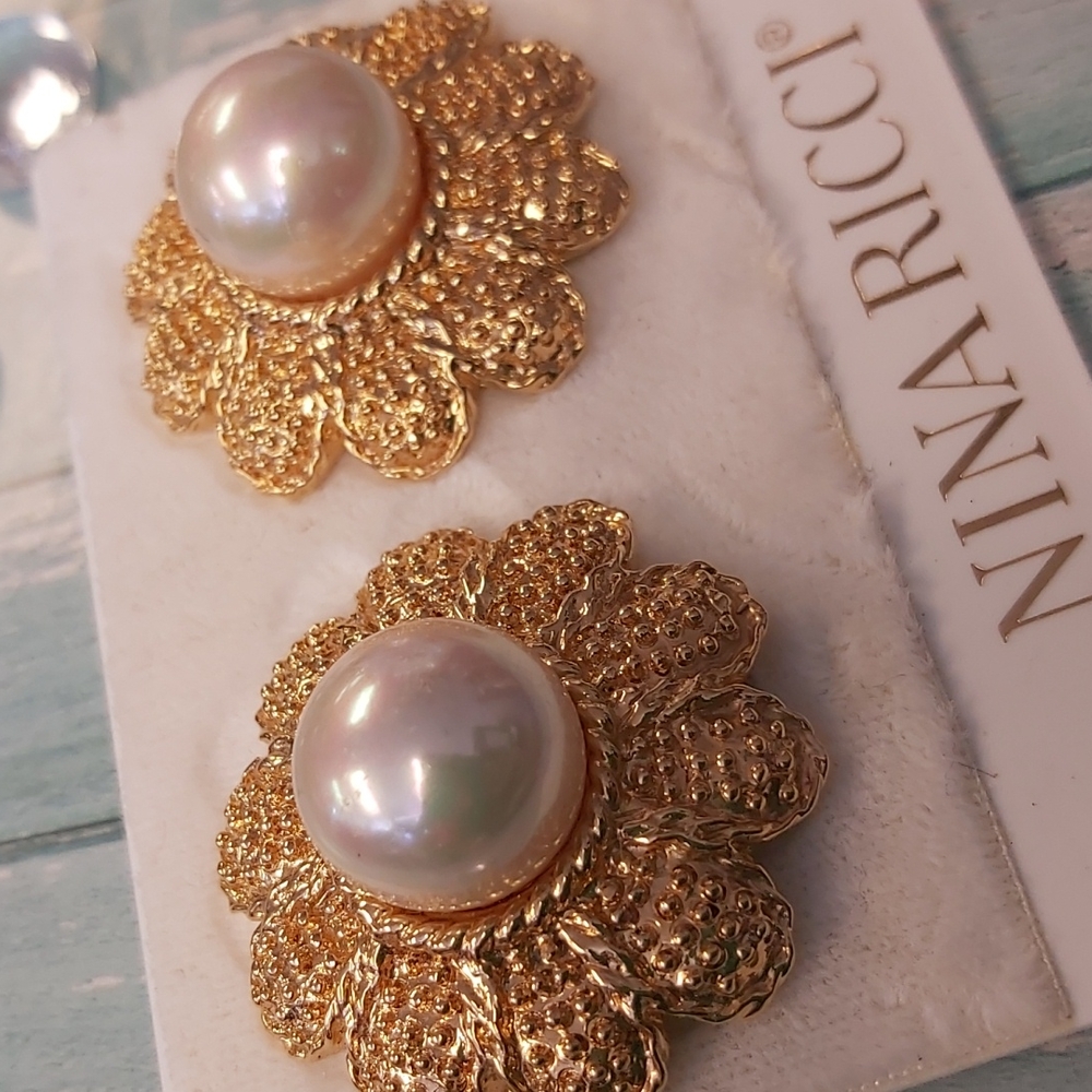 Nina Ricci Pearl Earrings - Picture 3 of 6